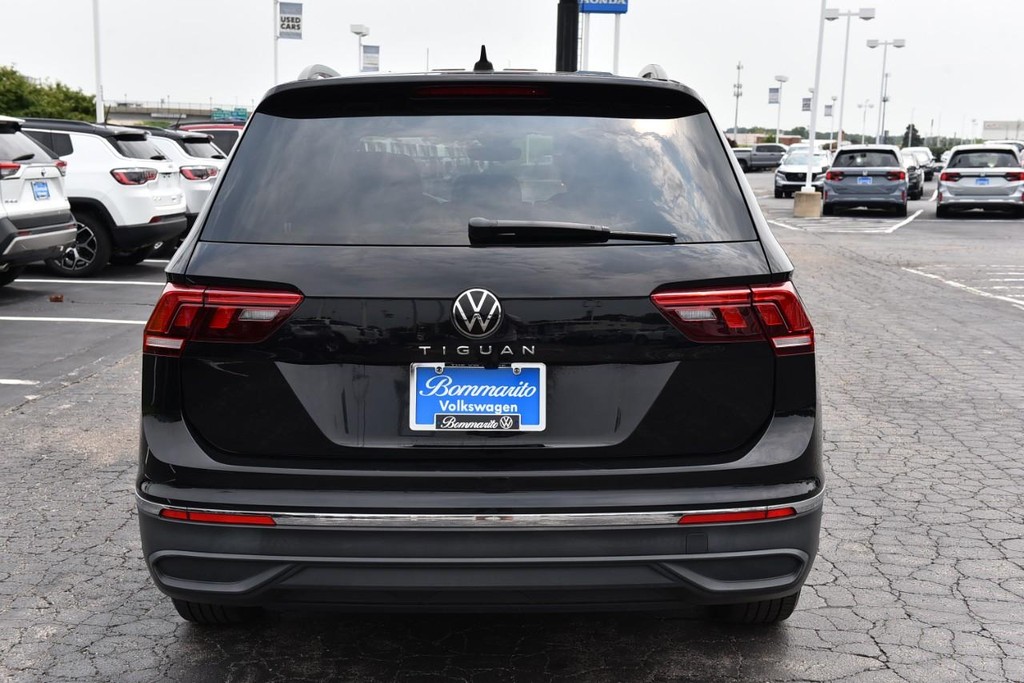 Volkswagen Tiguan Vehicle Full-screen Gallery Image 6