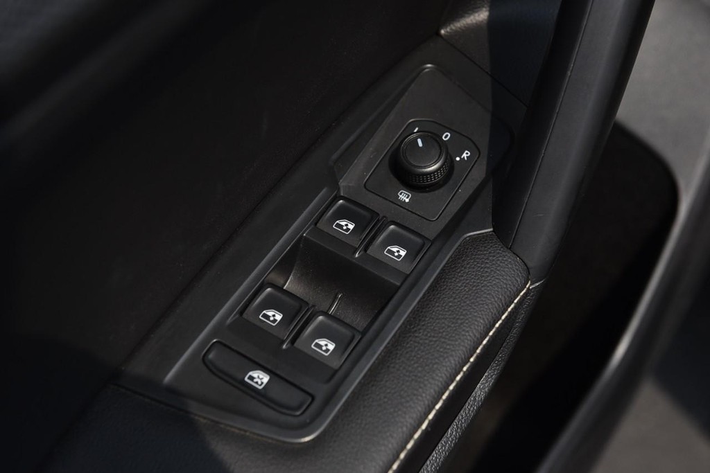 Volkswagen Tiguan Vehicle Full-screen Gallery Image 8