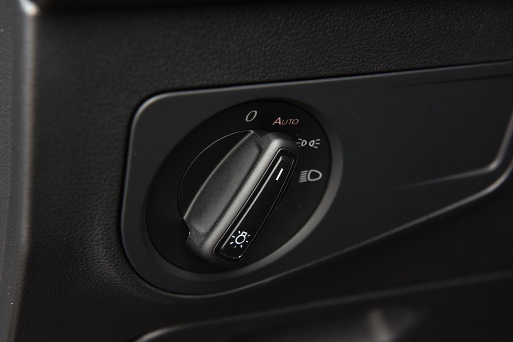 Volkswagen Tiguan Vehicle Full-screen Gallery Image 9