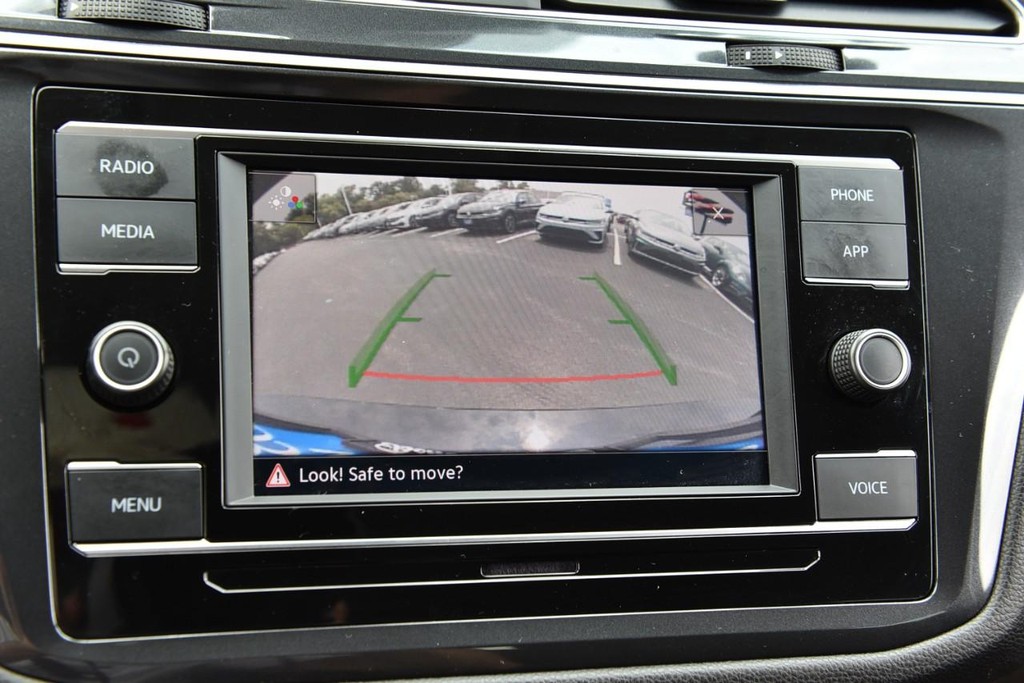 Volkswagen Tiguan Vehicle Full-screen Gallery Image 11