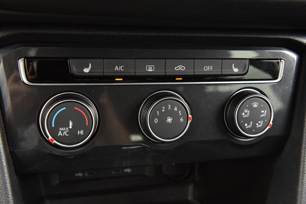 Volkswagen Tiguan Vehicle Full-screen Gallery Image 13