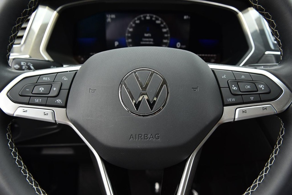 Volkswagen Tiguan Vehicle Full-screen Gallery Image 16