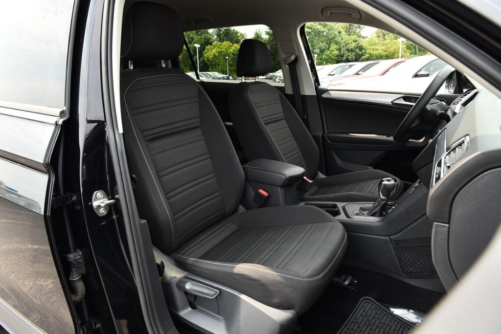 Volkswagen Tiguan Vehicle Full-screen Gallery Image 18