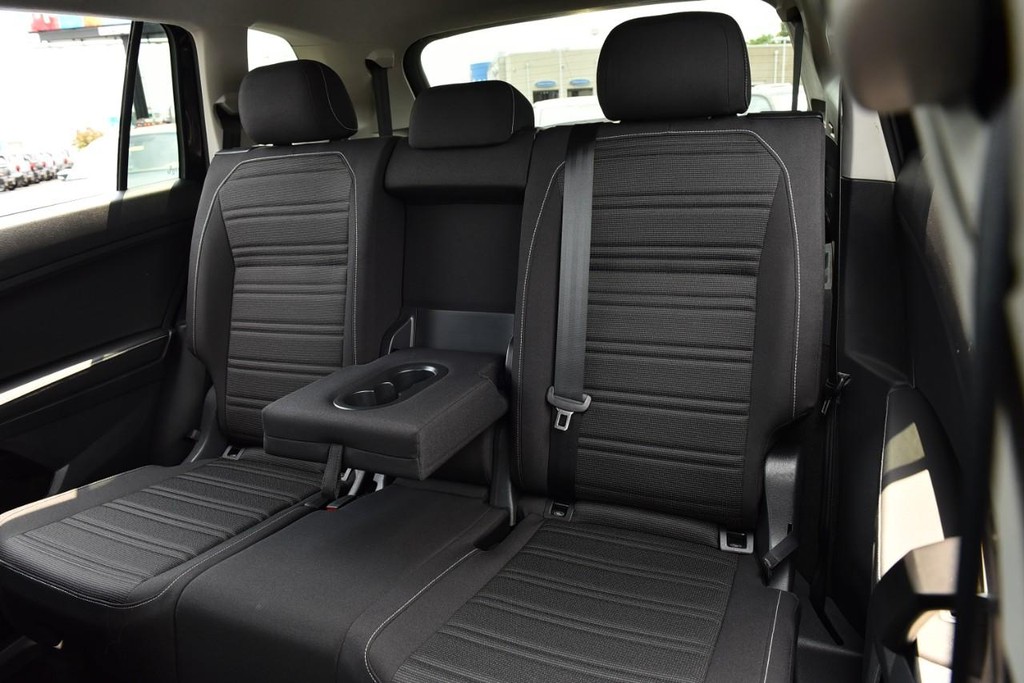 Volkswagen Tiguan Vehicle Full-screen Gallery Image 19