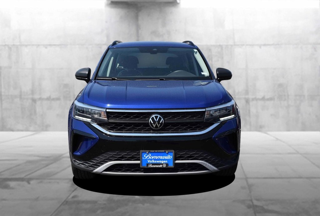 Volkswagen Taos Vehicle Full-screen Gallery Image 4