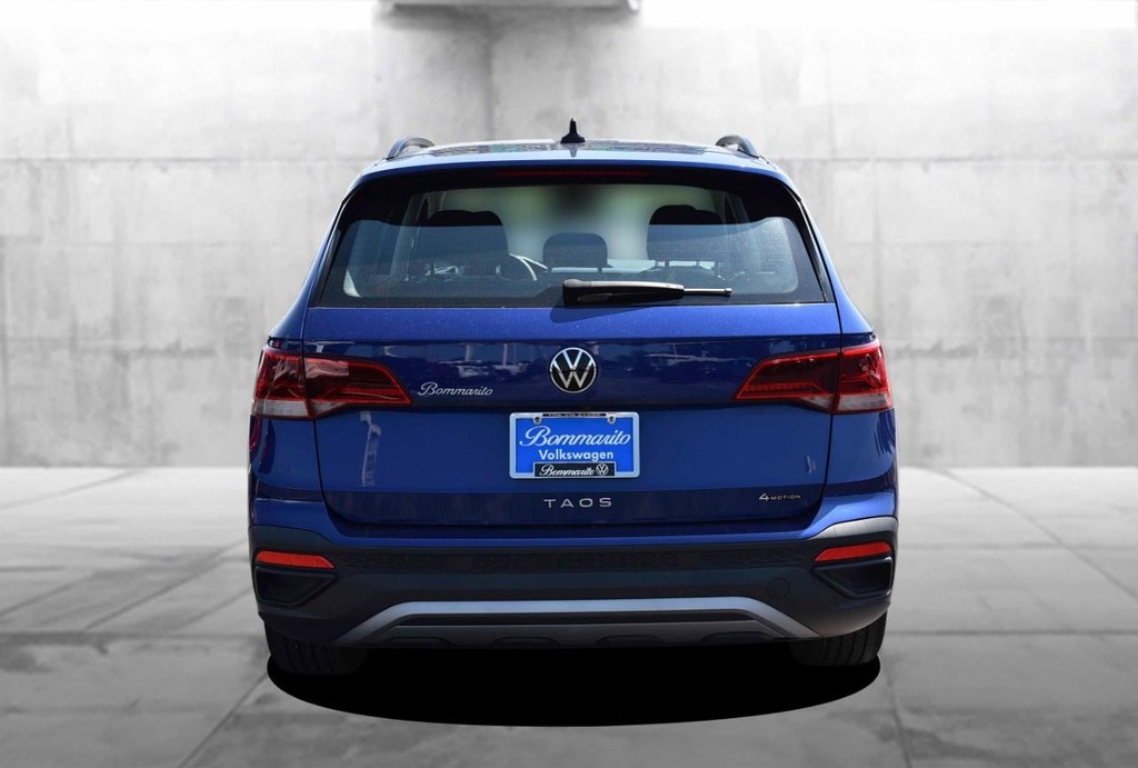 Volkswagen Taos Vehicle Full-screen Gallery Image 6