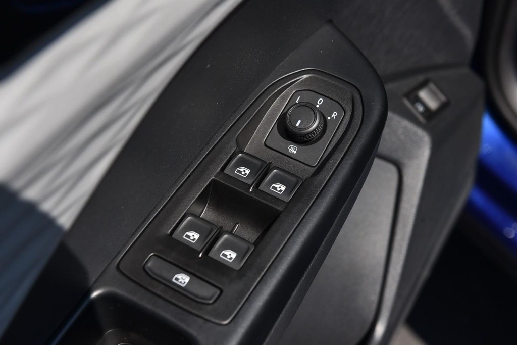 Volkswagen Taos Vehicle Full-screen Gallery Image 8