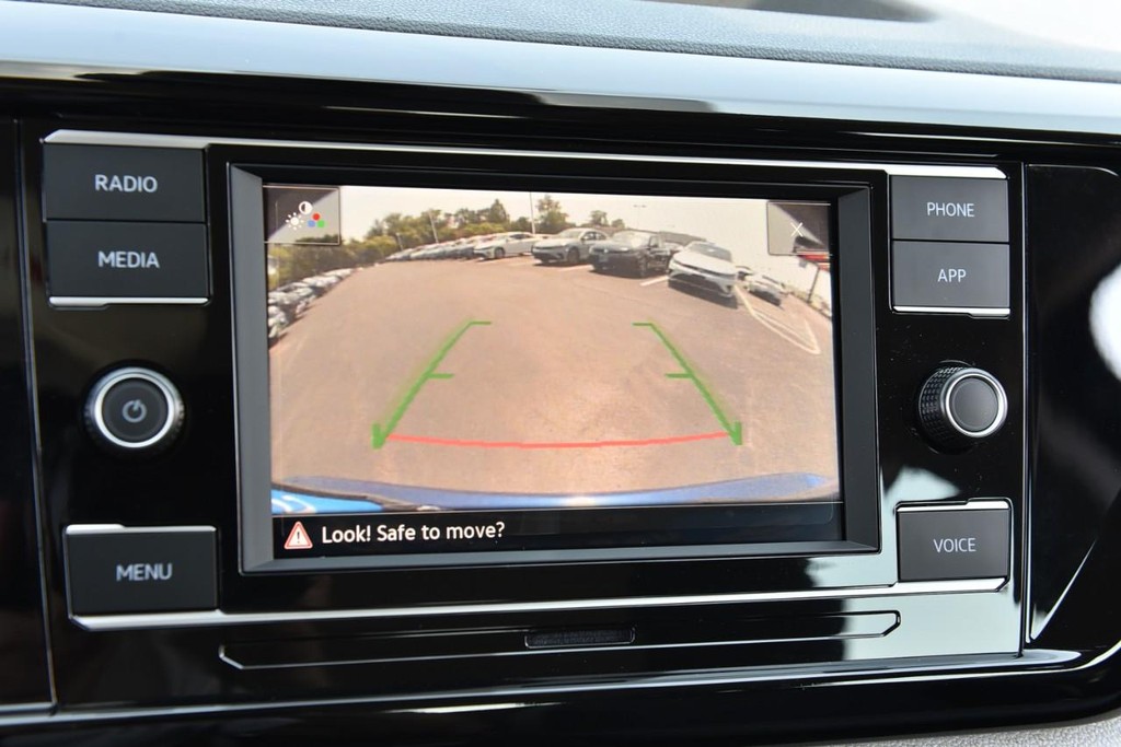 Volkswagen Taos Vehicle Full-screen Gallery Image 12