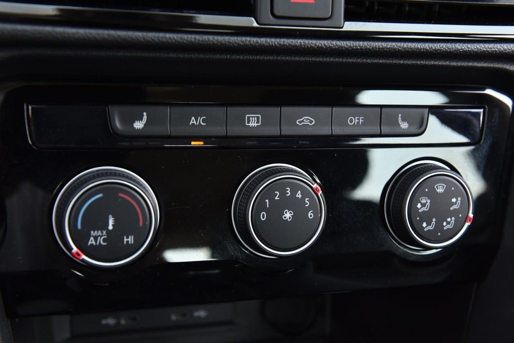 Volkswagen Taos Vehicle Full-screen Gallery Image 14