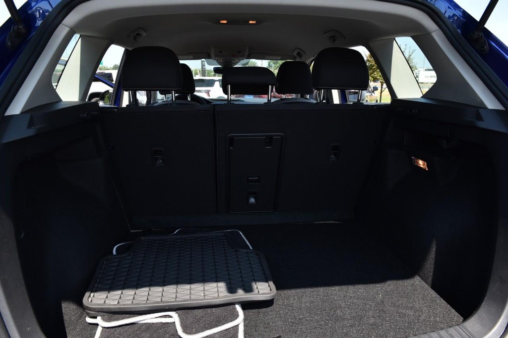 Volkswagen Taos Vehicle Full-screen Gallery Image 22