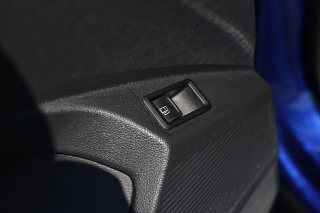 Volkswagen Taos Vehicle Image 09