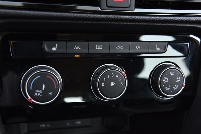 Volkswagen Taos Vehicle Image 14