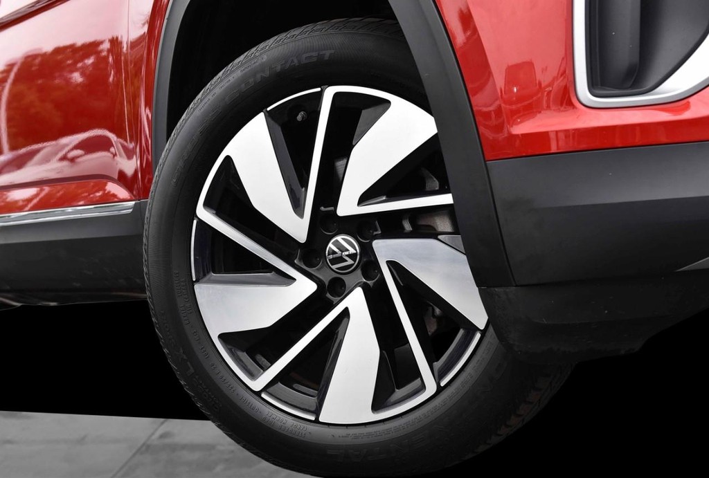 Volkswagen Atlas Vehicle Full-screen Gallery Image 3