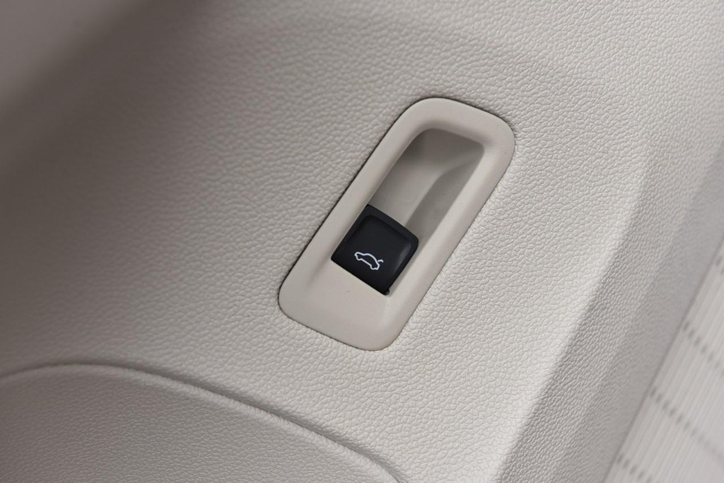 Volkswagen Atlas Vehicle Full-screen Gallery Image 9