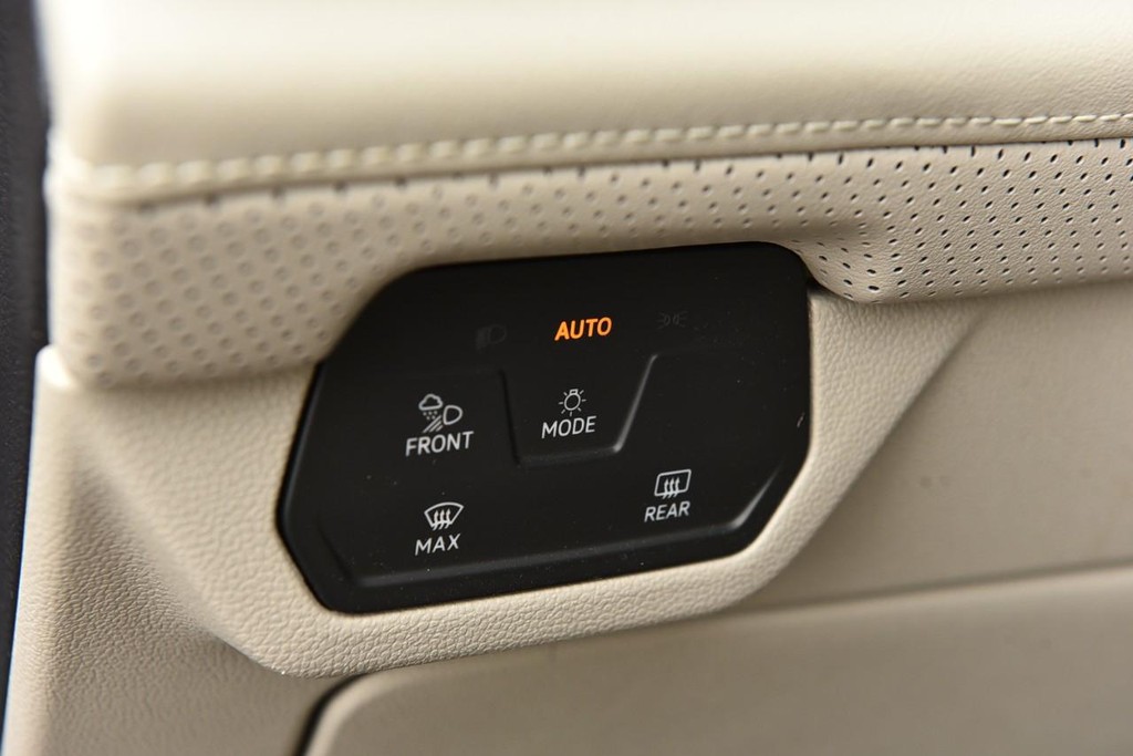 Volkswagen Atlas Vehicle Full-screen Gallery Image 11