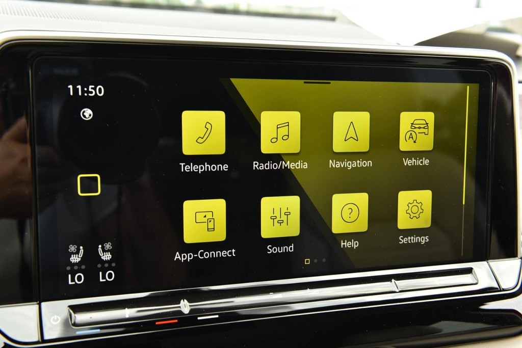 Volkswagen Atlas Vehicle Full-screen Gallery Image 14