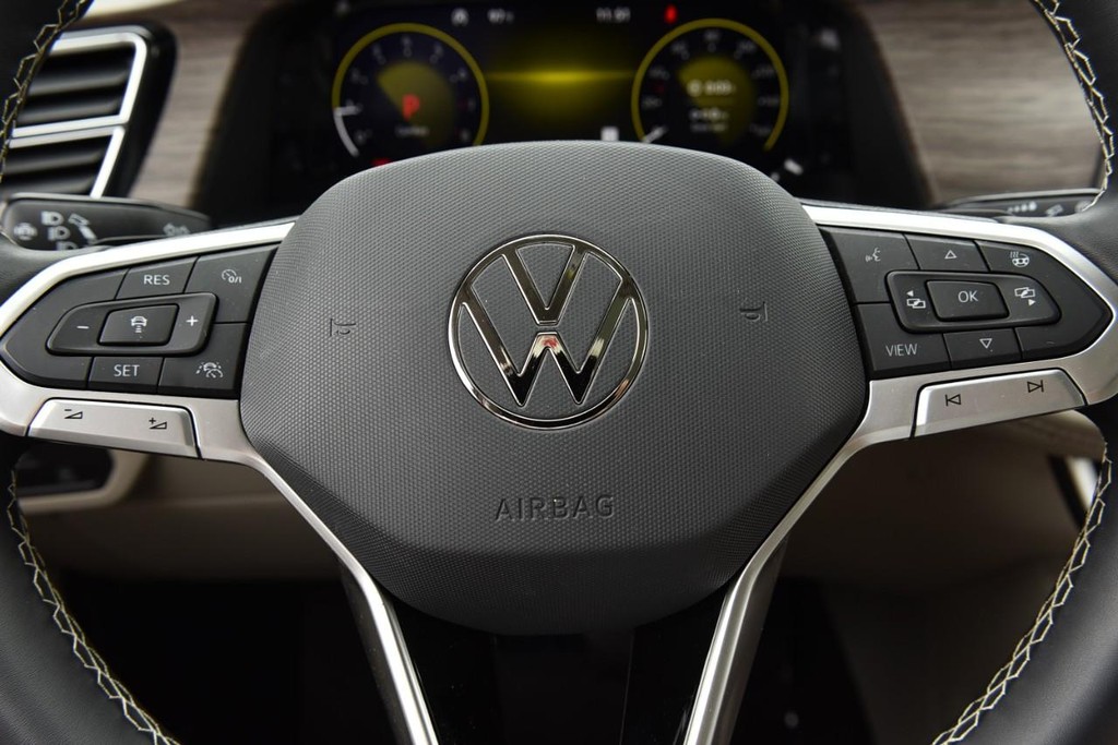 Volkswagen Atlas Vehicle Full-screen Gallery Image 18