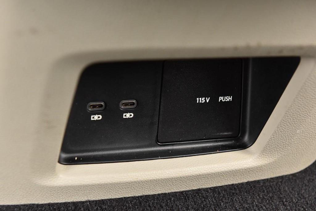 Volkswagen Atlas Vehicle Full-screen Gallery Image 24