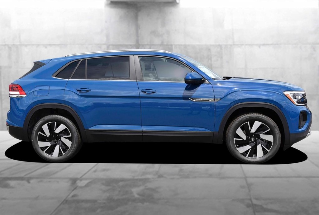 Volkswagen Atlas Cross Sport Vehicle Full-screen Gallery Image 5