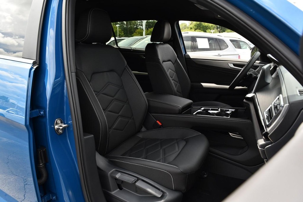 Volkswagen Atlas Cross Sport Vehicle Full-screen Gallery Image 20