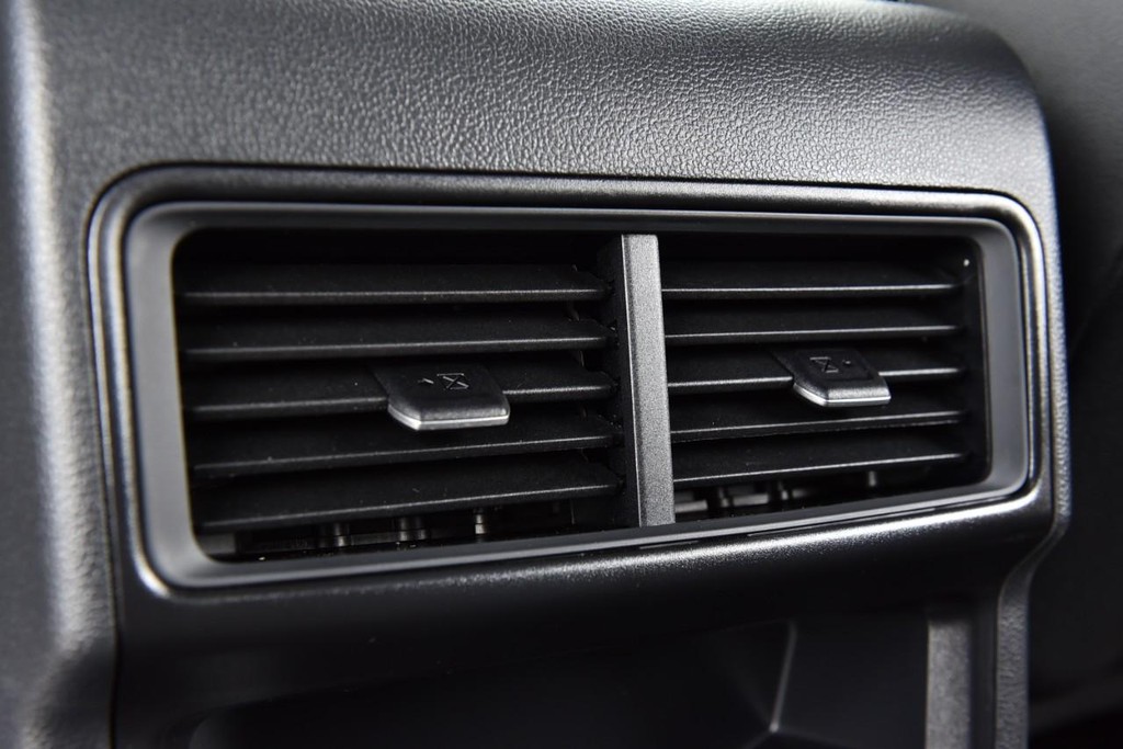 Volkswagen Atlas Cross Sport Vehicle Full-screen Gallery Image 22