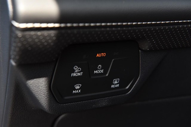 Volkswagen Atlas Cross Sport Vehicle Image 11