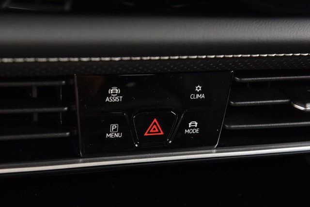 Volkswagen Atlas Cross Sport Vehicle Image 15