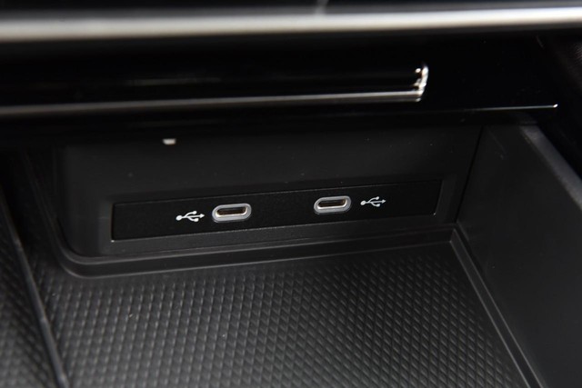 Volkswagen Atlas Cross Sport Vehicle Image 16