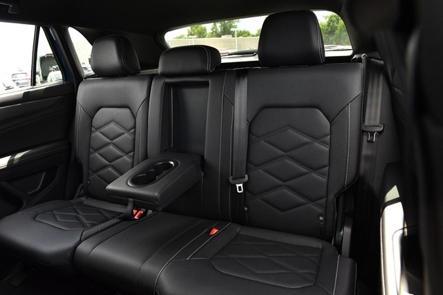 Volkswagen Atlas Cross Sport Vehicle Image 21