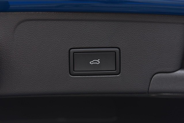 Volkswagen Atlas Cross Sport Vehicle Image 25