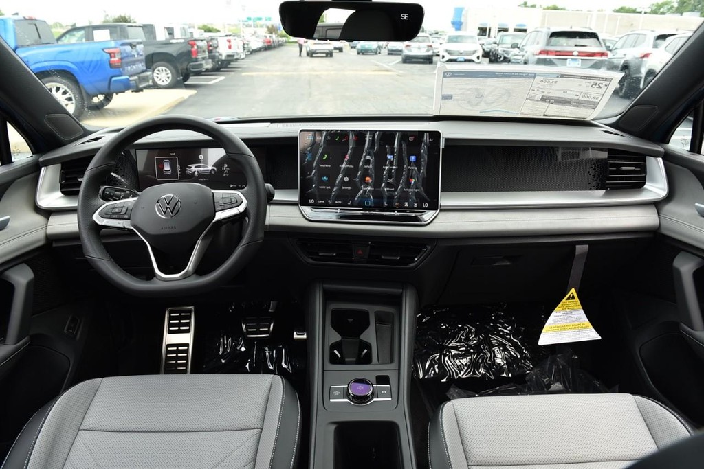Volkswagen Tiguan Vehicle Full-screen Gallery Image 7