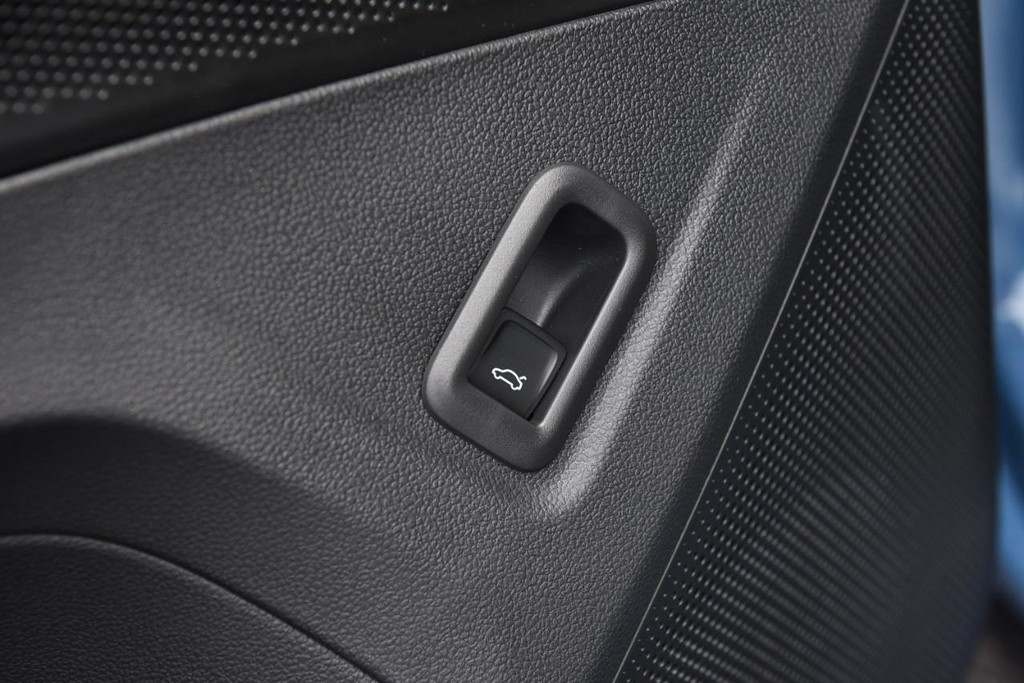 Volkswagen Tiguan Vehicle Full-screen Gallery Image 9