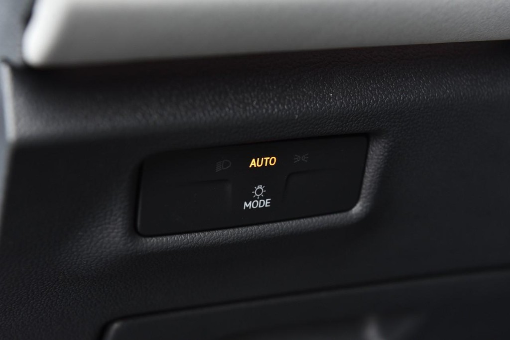 Volkswagen Tiguan Vehicle Full-screen Gallery Image 11
