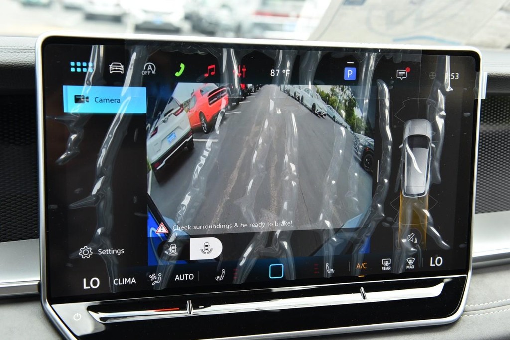 Volkswagen Tiguan Vehicle Full-screen Gallery Image 14