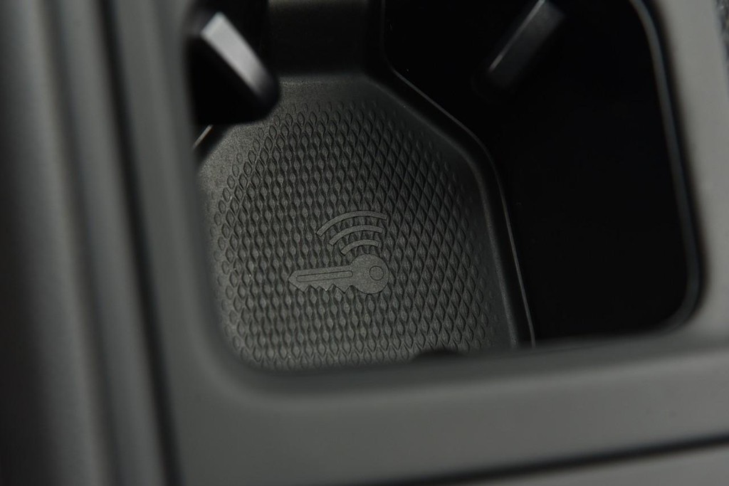 Volkswagen Tiguan Vehicle Full-screen Gallery Image 16