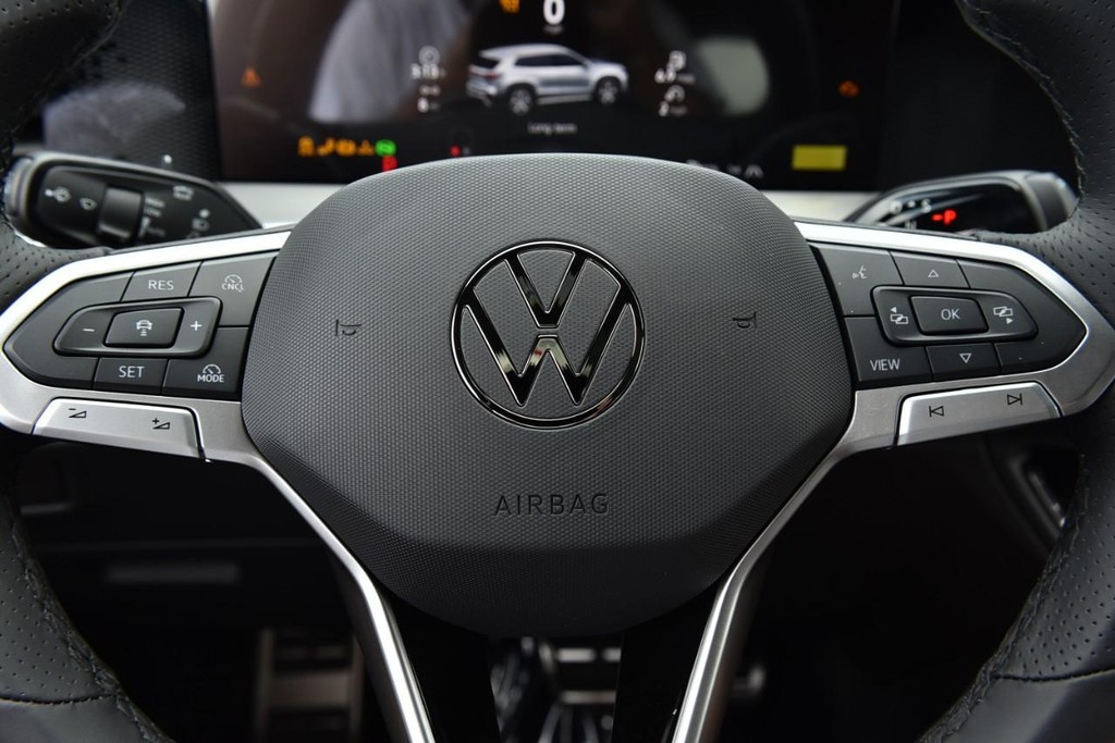 Volkswagen Tiguan Vehicle Full-screen Gallery Image 18