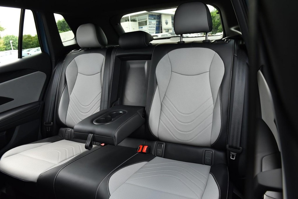 Volkswagen Tiguan Vehicle Full-screen Gallery Image 22