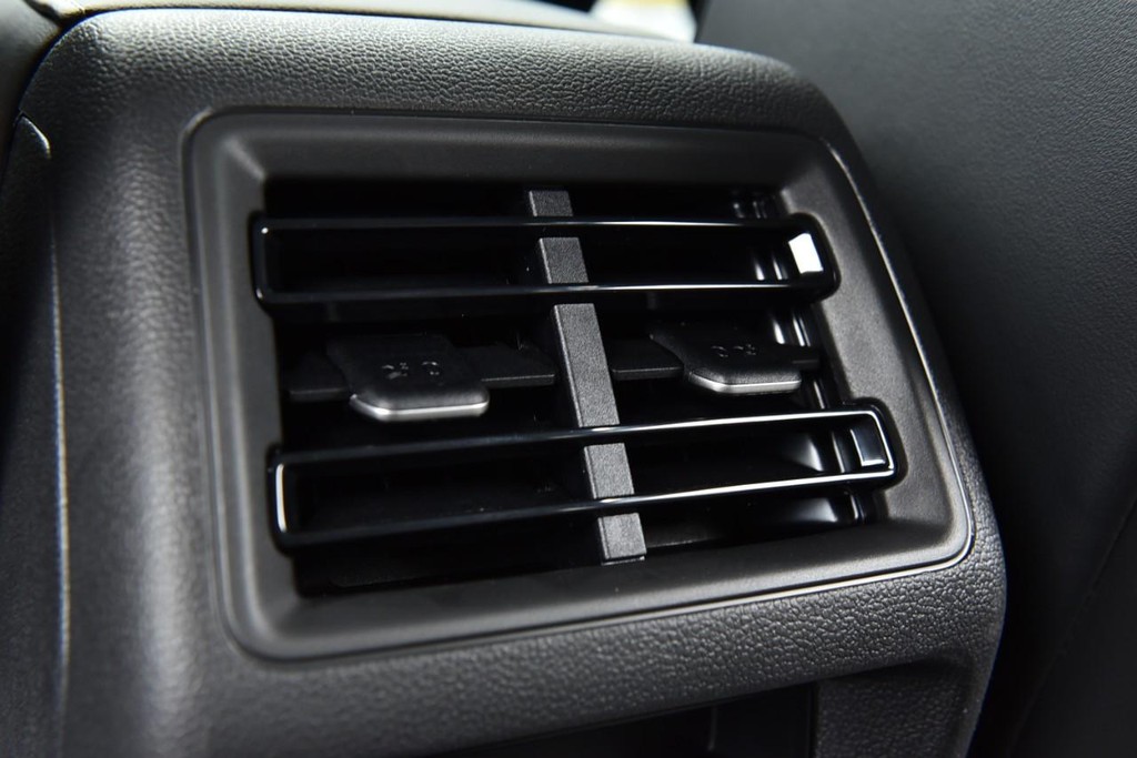 Volkswagen Tiguan Vehicle Full-screen Gallery Image 23