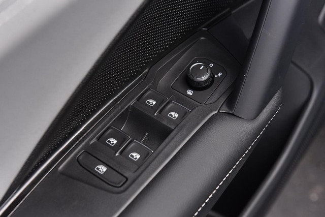 Volkswagen Tiguan Vehicle Image 08