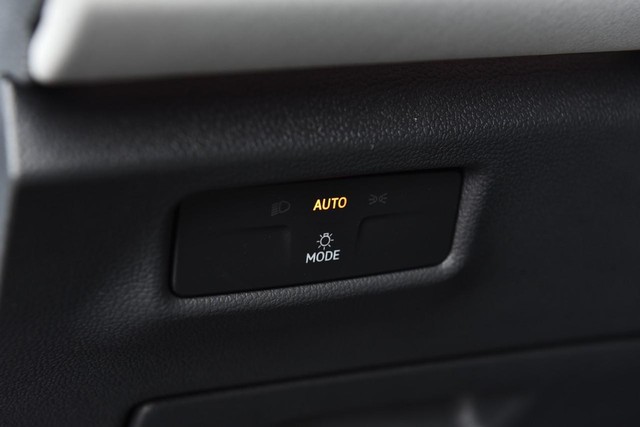 Volkswagen Tiguan Vehicle Image 11