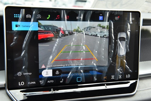 Volkswagen Tiguan Vehicle Image 13