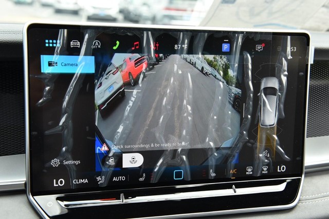 Volkswagen Tiguan Vehicle Image 14