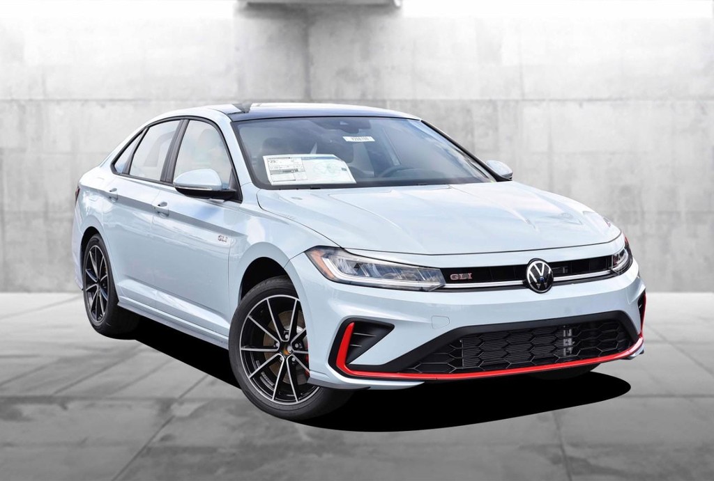 Volkswagen Jetta GLI Vehicle Full-screen Gallery Image 2