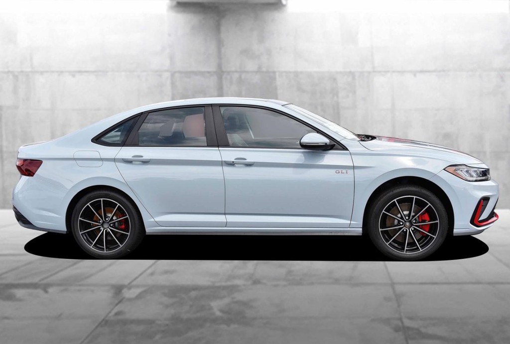 Volkswagen Jetta GLI Vehicle Full-screen Gallery Image 5