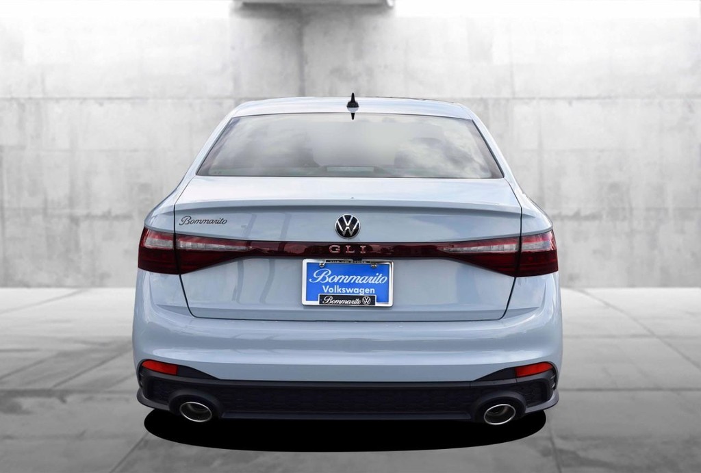 Volkswagen Jetta GLI Vehicle Full-screen Gallery Image 6