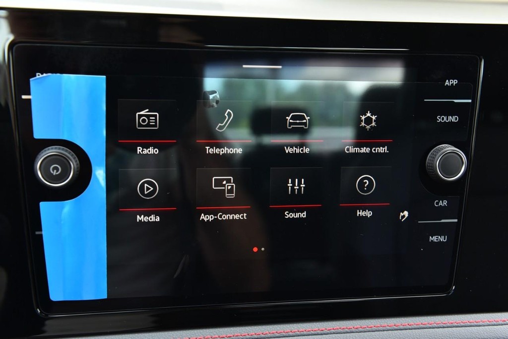 Volkswagen Jetta GLI Vehicle Full-screen Gallery Image 14