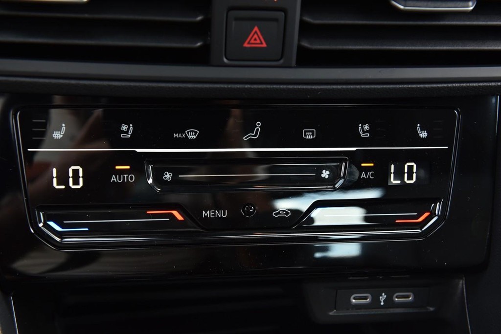 Volkswagen Jetta GLI Vehicle Full-screen Gallery Image 15
