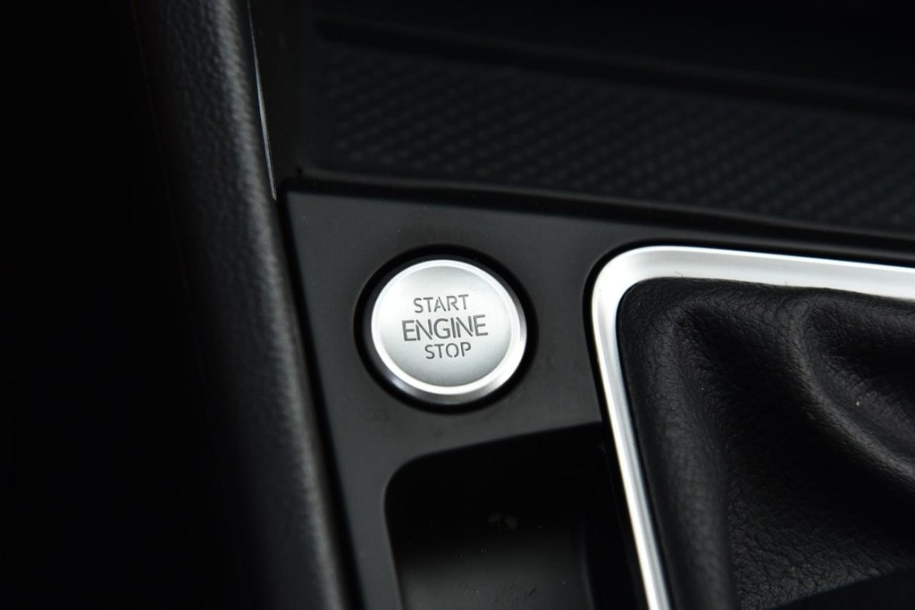 Volkswagen Jetta GLI Vehicle Full-screen Gallery Image 17