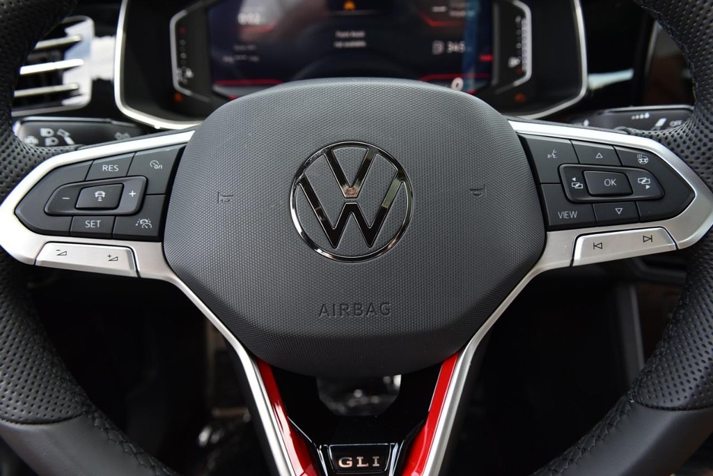Volkswagen Jetta GLI Vehicle Full-screen Gallery Image 19