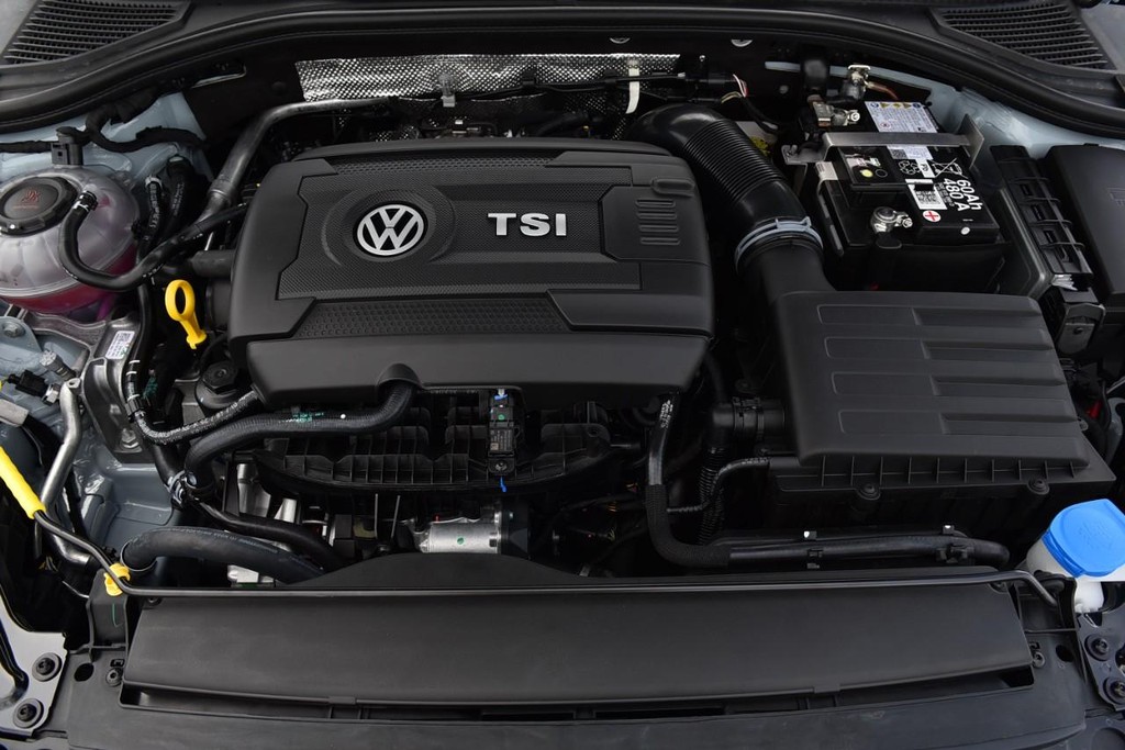 Volkswagen Jetta GLI Vehicle Full-screen Gallery Image 25